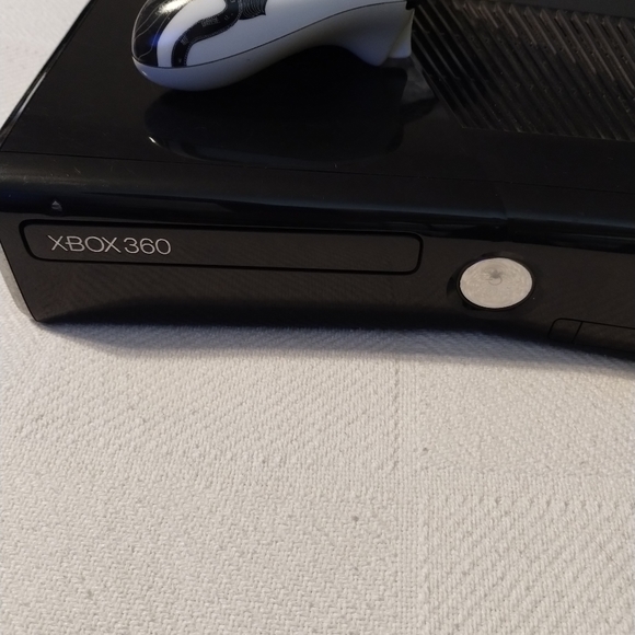 Xbox 360 - Picture 3 of 4